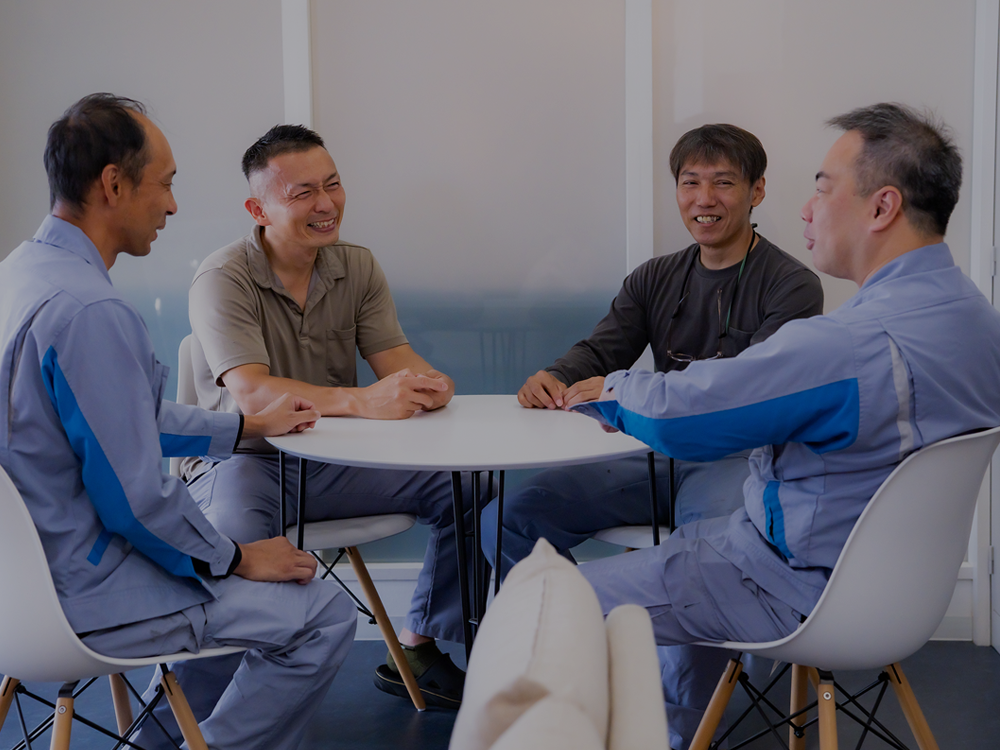 笑顔で話している様子
